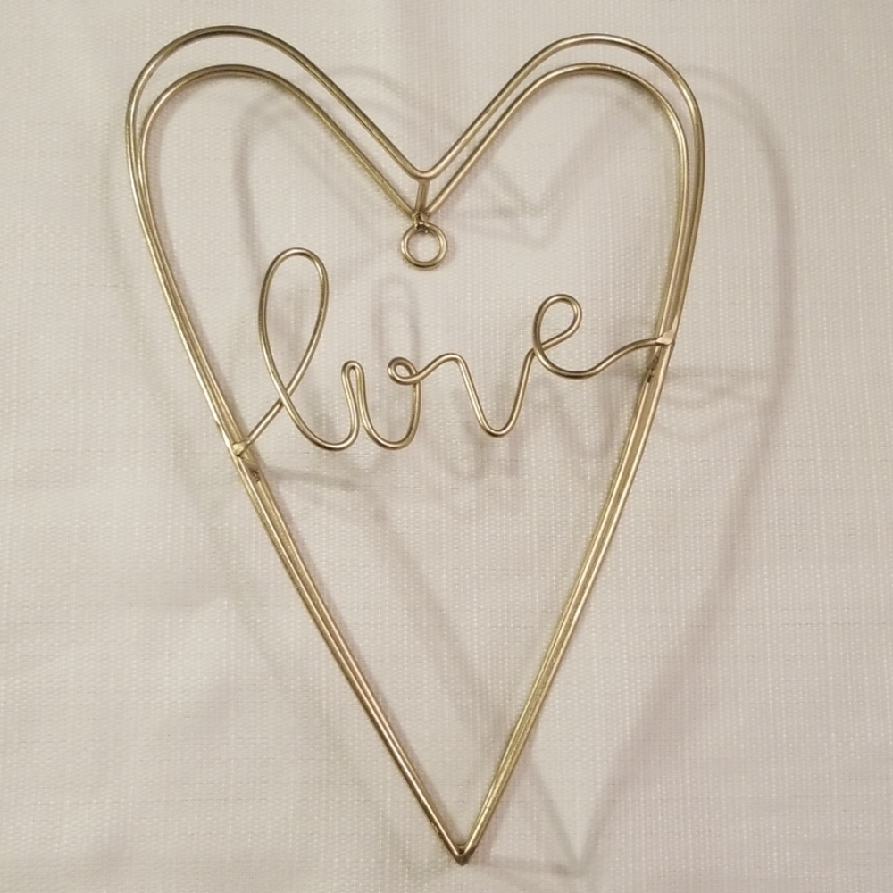 Heart love wire gold trim decor